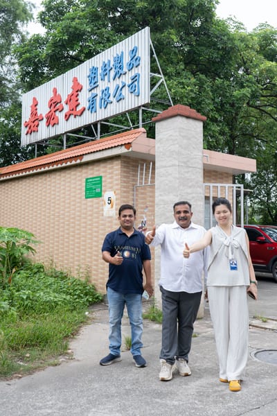 Clients at Jiajian factory entrance
