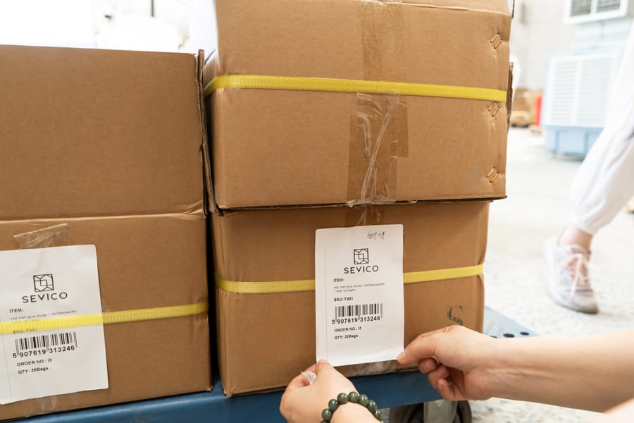 Shipping label application